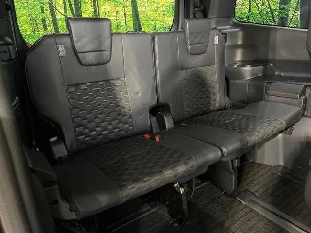 Toyota Voxy 2024 — миниатюра 4