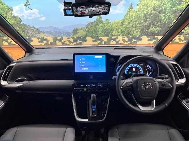 Toyota Voxy 2026 — миниатюра 2