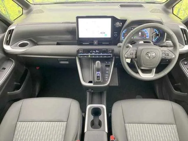 Toyota Noah 2026 — миниатюра 2