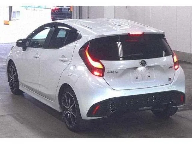 Toyota AQUA 2023 — миниатюра 2