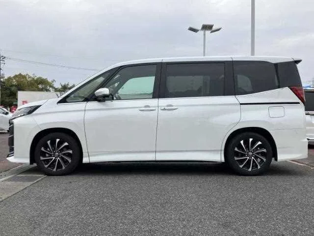 Toyota Noah 2025 — миниатюра 2