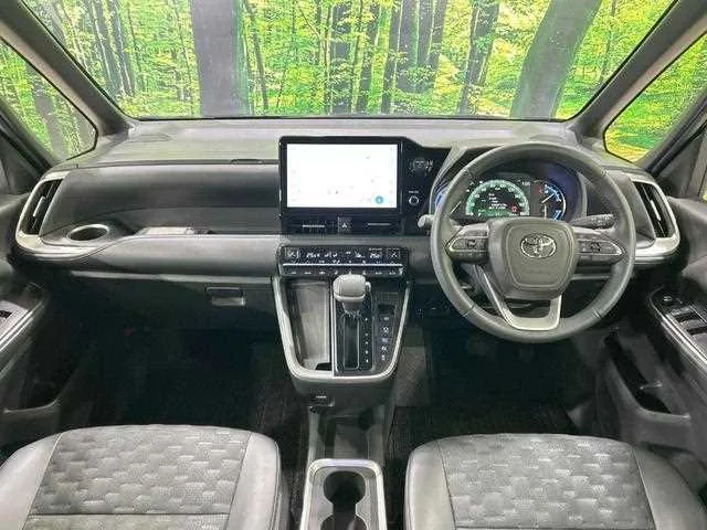 Toyota Voxy 2024 — миниатюра 2