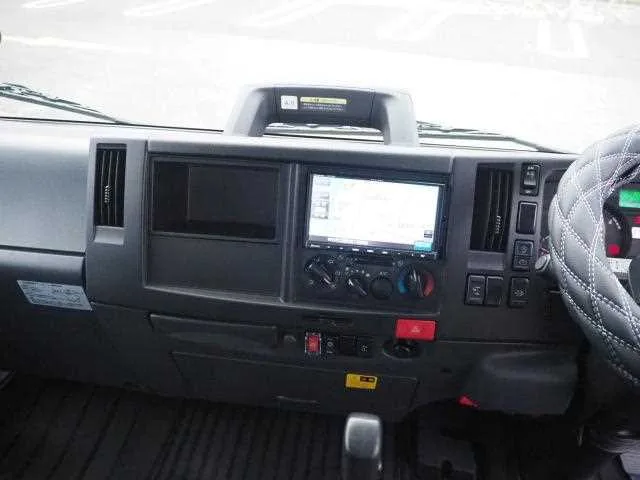 Isuzu Elf Truck 2022 — миниатюра 3