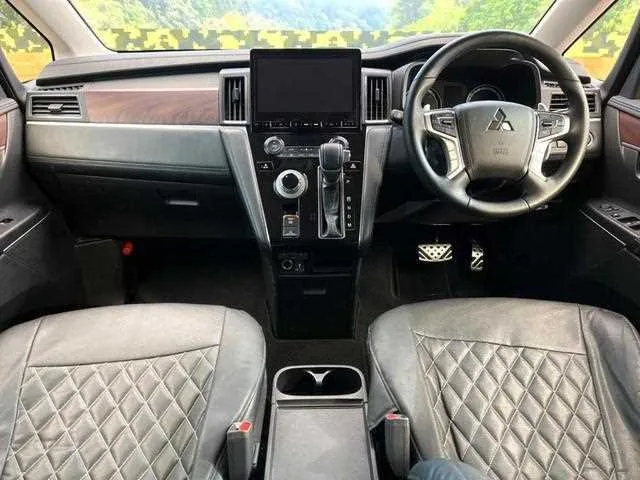 Mitsubishi Delica D:5 2024 — миниатюра 2