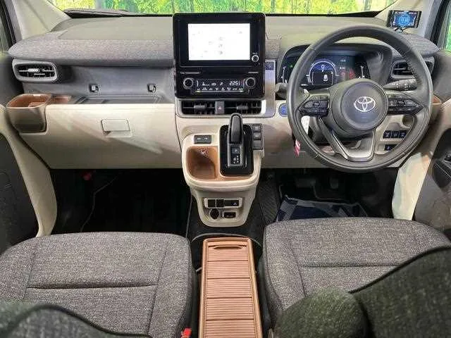 Toyota Sienta 2023 — миниатюра 2