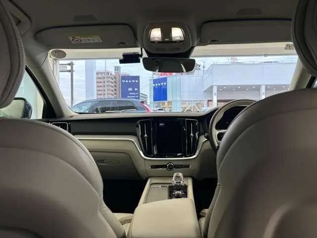 Volvo S60 2023 — миниатюра 4