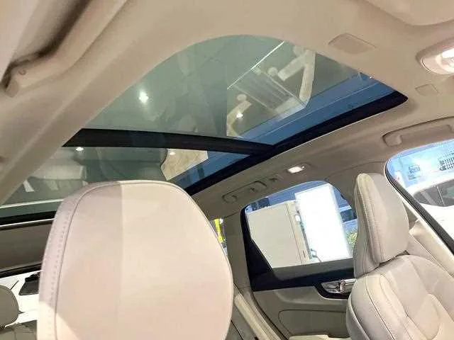 Volvo XC60 2023 — миниатюра 5
