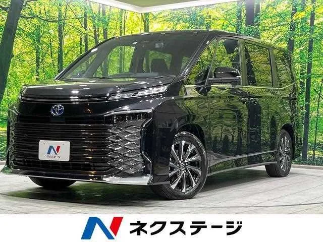 Toyota Voxy 2023 — фото 1, купить с доставкой в Москву