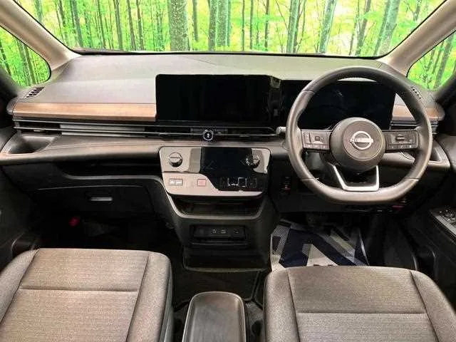 Nissan Serena 2025 — миниатюра 2