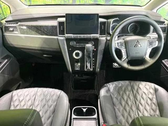 Mitsubishi Delica D5 2025 — миниатюра 2