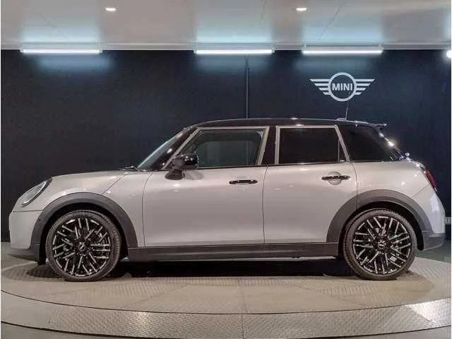 BMW MINI 2024 — миниатюра 3