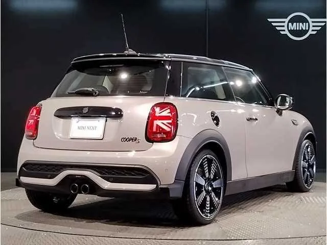 BMW MINI 2022 — миниатюра 2