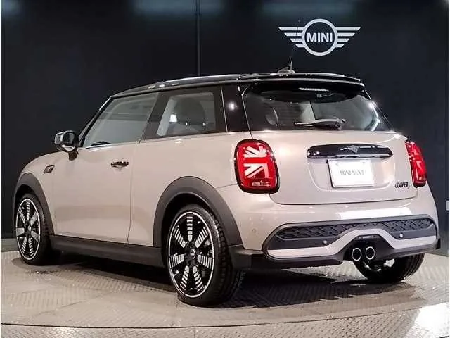 BMW MINI 2022 — миниатюра 4