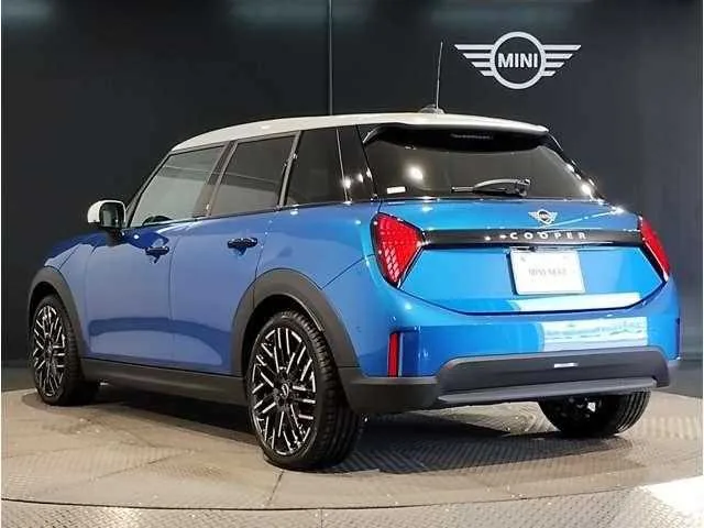 BMW MINI 2025 — миниатюра 2