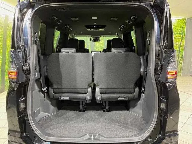 Toyota Voxy 2022 — миниатюра 4