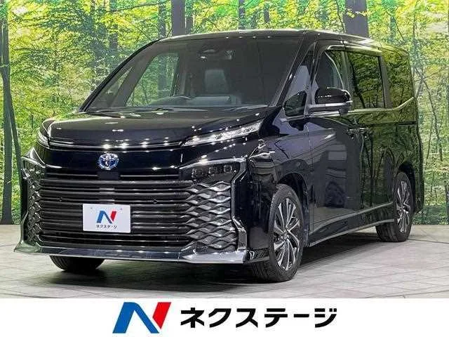 Toyota Voxy 2022 — фото 1, купить с доставкой в Москву
