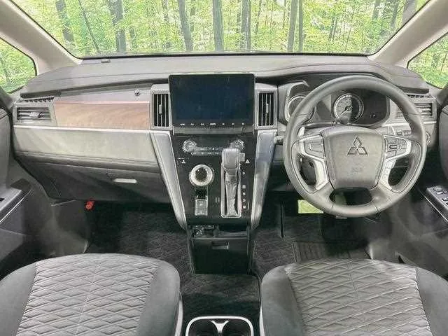 Mitsubishi Delica D:5 2024 — миниатюра 2