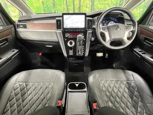 Mitsubishi Delica D:5 2024 — миниатюра 2