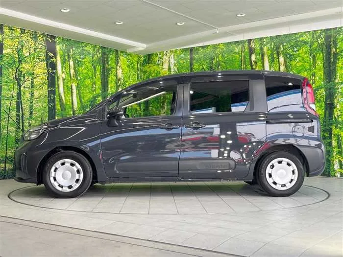 Toyota Sienta 2022 — миниатюра 3