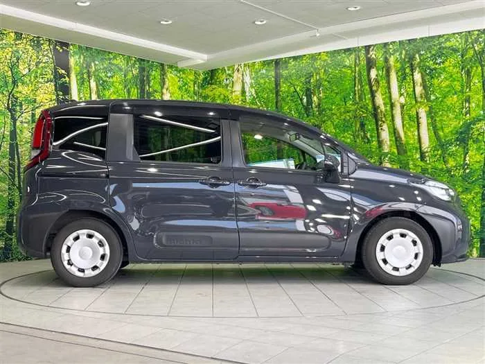 Toyota Sienta 2022 — миниатюра 4