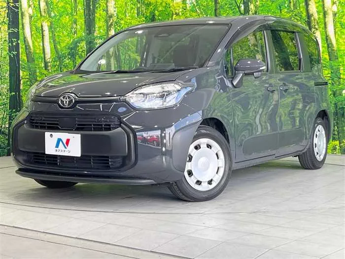 Toyota Sienta 2022 — фото 1, купить с доставкой в Москву
