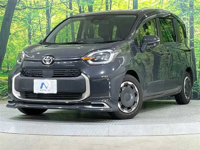 Toyota Sienta 2022 — фото 1, купить с доставкой в Москву