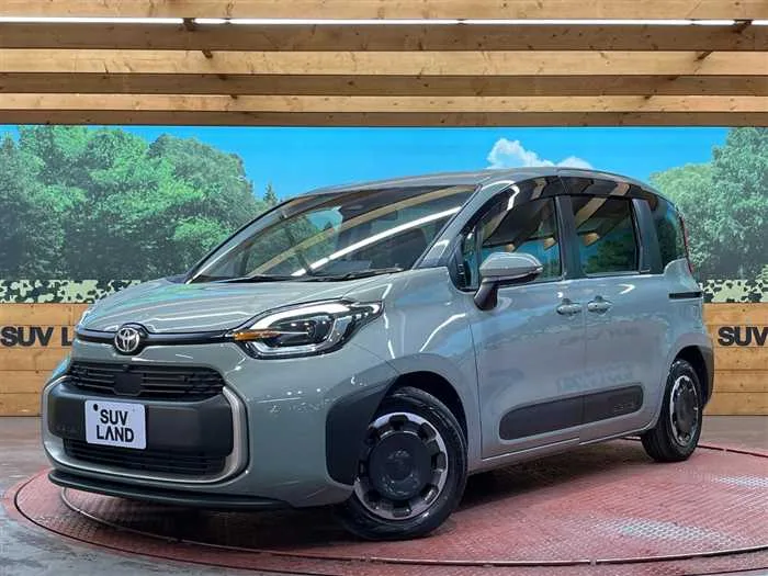Toyota Sienta 2023 — фото 1, купить с доставкой в Москву