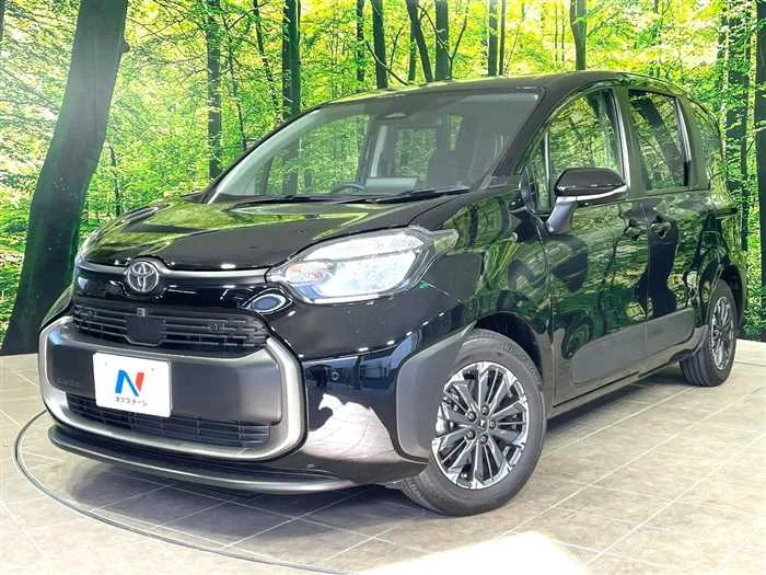Toyota Sienta 2023 — фото 1, купить с доставкой в Москву