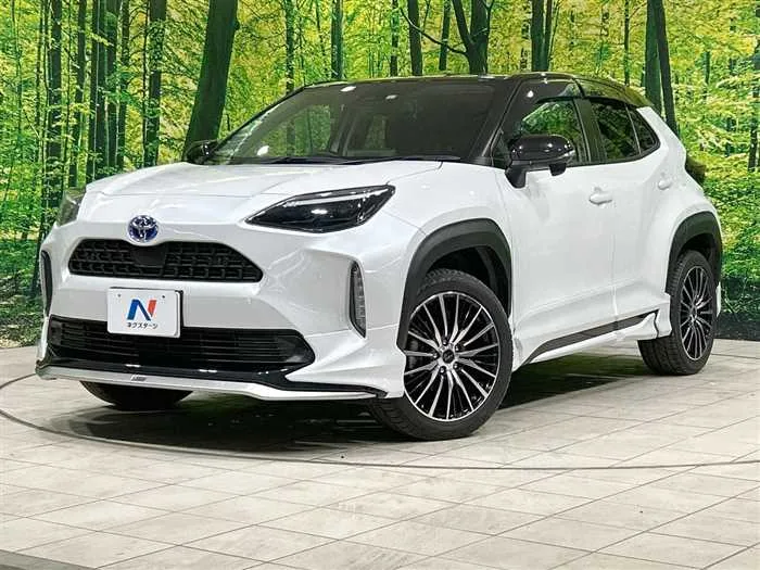 Toyota Yaris Cross 2023 — фото 1, купить с доставкой в Москву