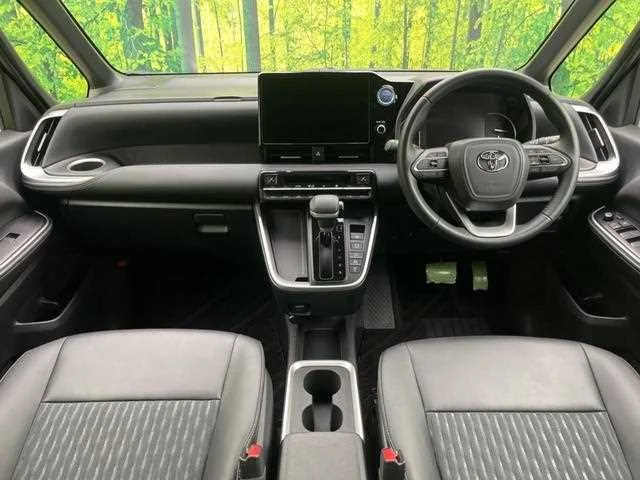Toyota Noah 2023 — миниатюра 2