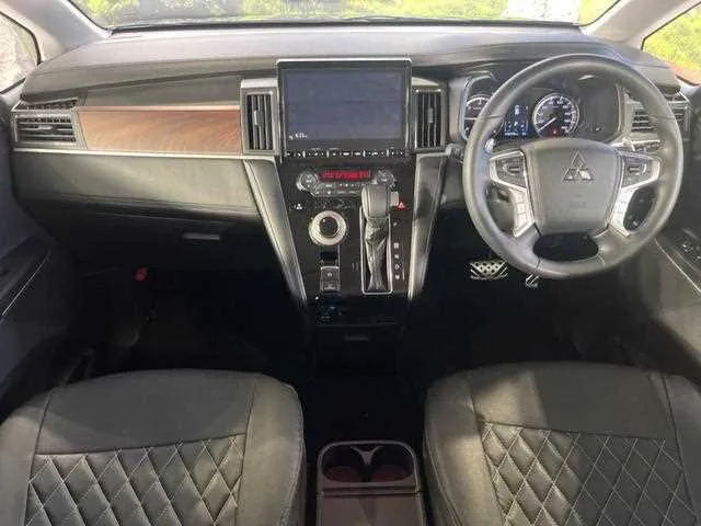 Mitsubishi Delica D:5 2024 — миниатюра 2