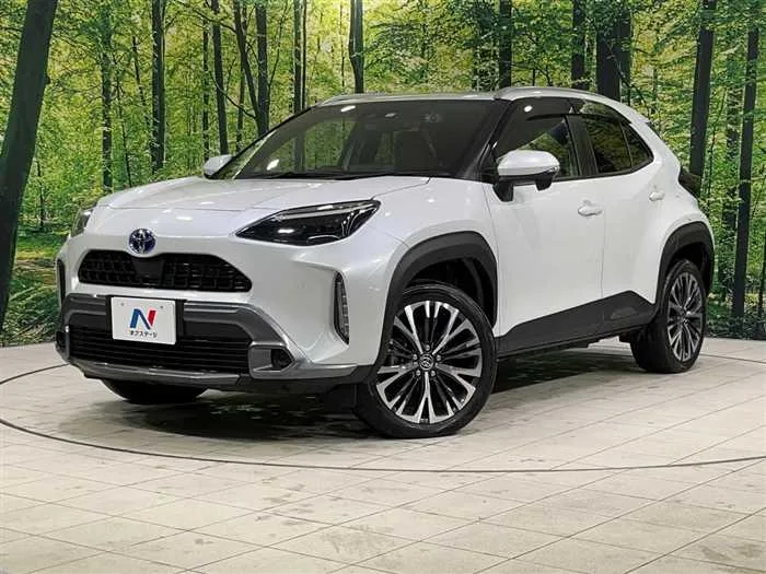 Toyota Yaris Cross 2023 — фото 1, купить с доставкой в Москву