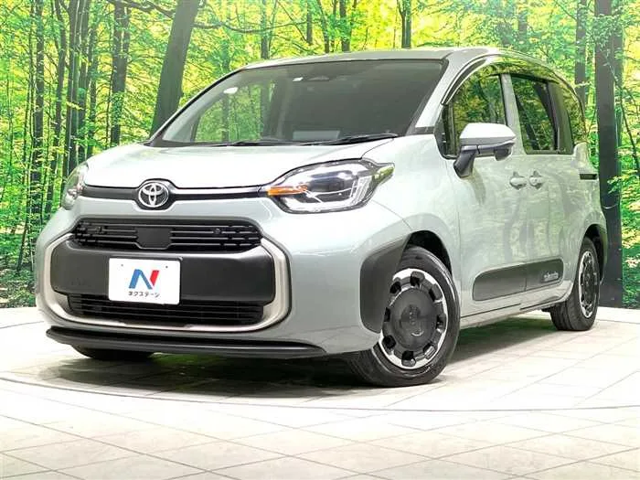 Toyota Sienta 2023 — фото 1, купить с доставкой в Москву