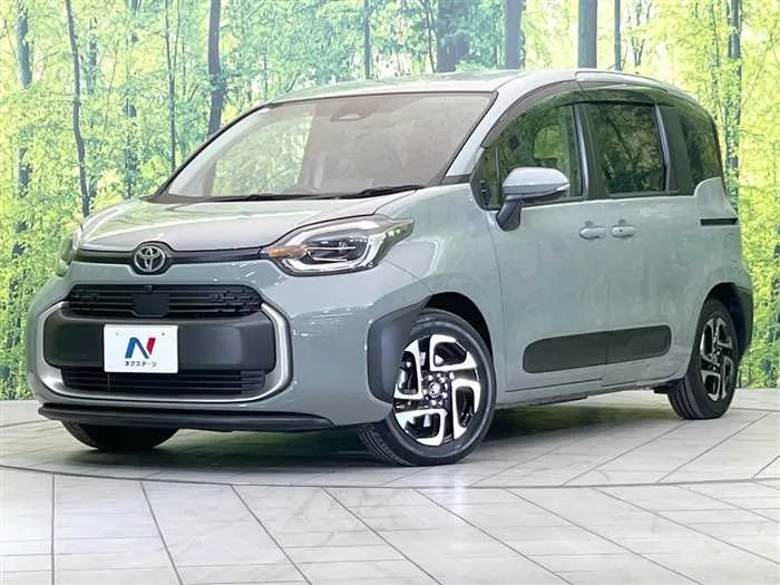 Toyota Sienta 2023 — фото 1, купить с доставкой в Москву
