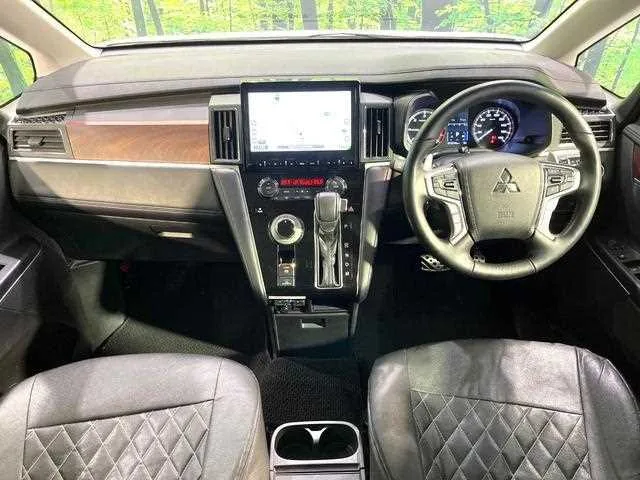 Mitsubishi Delica D:5 2024 — миниатюра 2