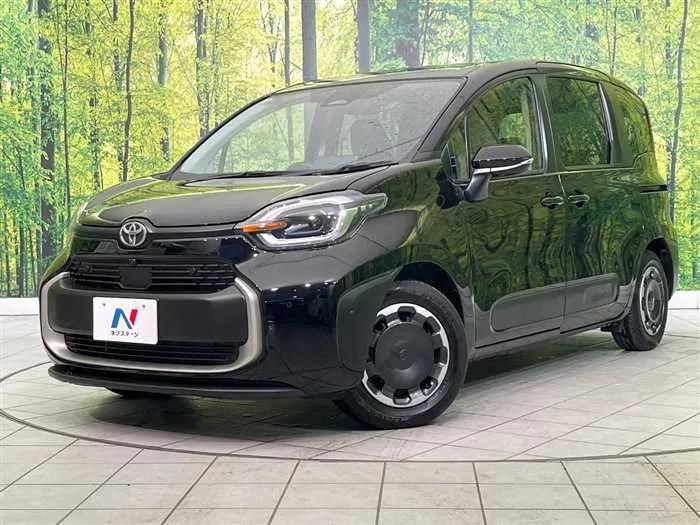 Toyota Sienta 2025 — фото 1, купить с доставкой в Москву