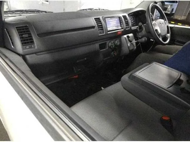 Toyota Hiace Van 2024 — миниатюра 3