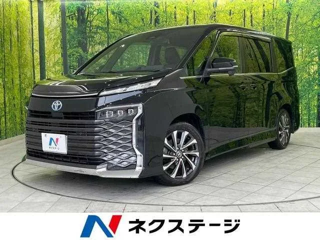 Toyota Voxy 2023 — фото 1, купить с доставкой в Москву