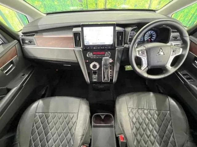 Mitsubishi Delica D:5 2024 — миниатюра 2