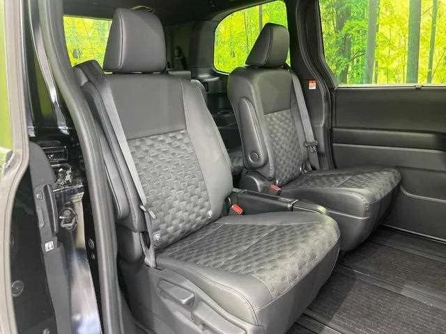 Toyota Voxy 2025 — миниатюра 4