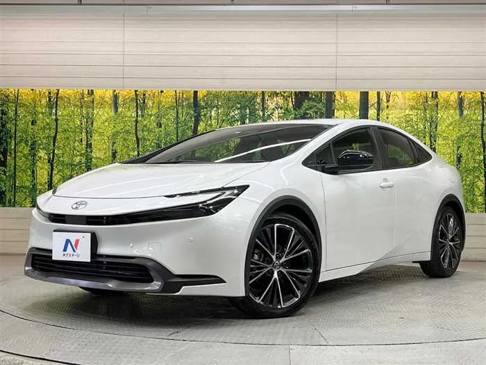 Toyota Prius 2023 — фото 1, купить с доставкой в Москву