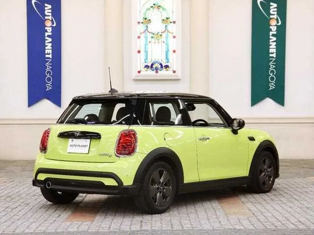 BMW MINI 2022 — миниатюра 2