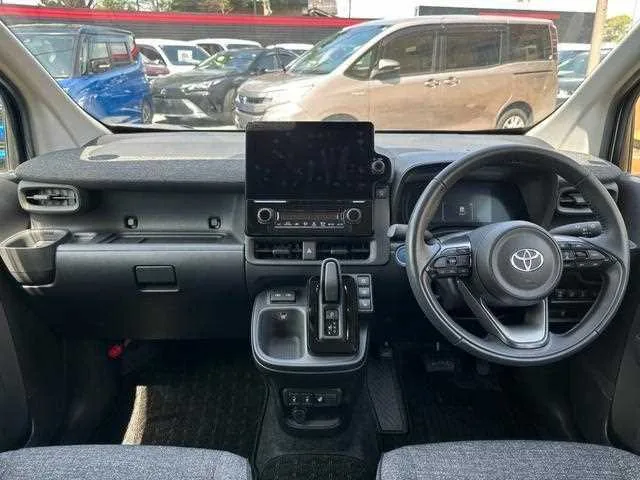 Toyota Sienta 2023 — миниатюра 2