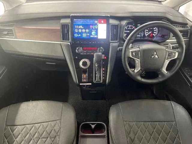 Mitsubishi Delica D:5 2024 — миниатюра 2