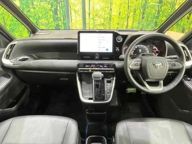 Toyota Noah 2023 — миниатюра 2
