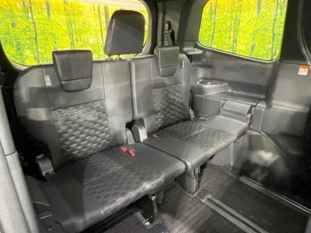 Toyota Voxy 2023 — миниатюра 4