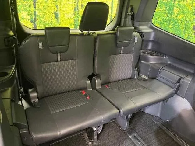 Toyota Noah 2022 — миниатюра 4