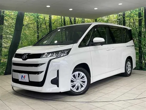 Toyota Noah 2022 купить в Москве