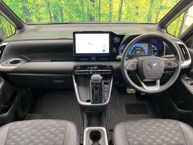 Toyota Voxy 2024 — миниатюра 2