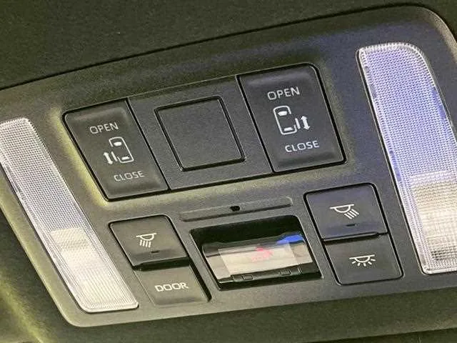 Toyota Voxy 2024 — миниатюра 3